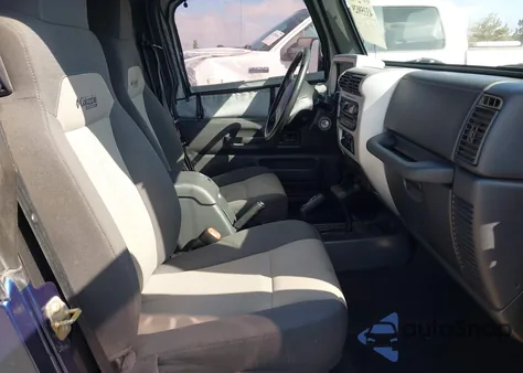 2004 Jeep Wrangler X z USA, uszkodzony, nr VIN 1J4FA39S74P724840